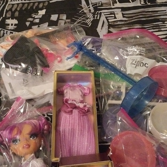 DOLLS - Picture 10 of 17